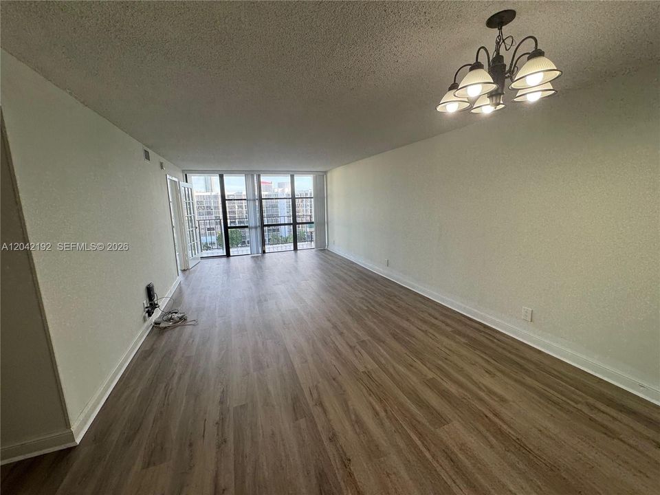 For Rent: $2,350 (2 beds, 2 baths, 1130 Square Feet)