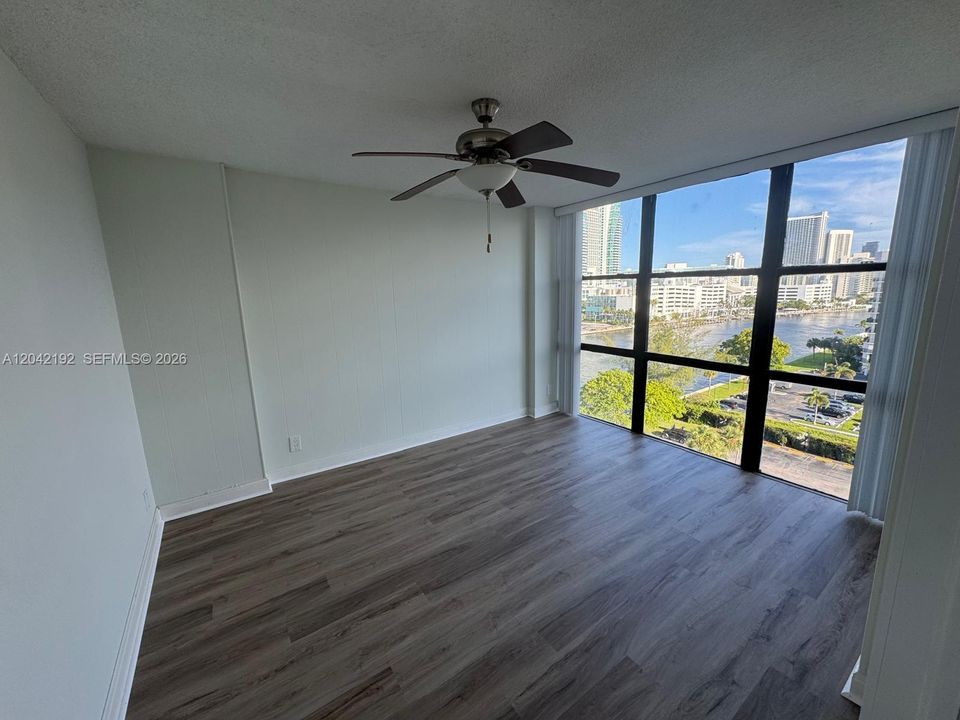 For Rent: $2,350 (2 beds, 2 baths, 1130 Square Feet)