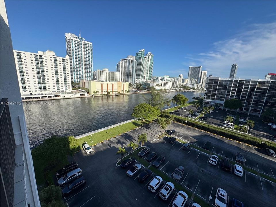 For Rent: $2,350 (2 beds, 2 baths, 1130 Square Feet)