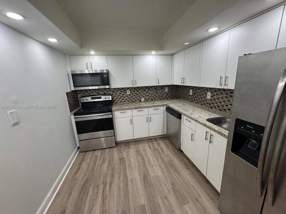 For Rent: $2,350 (2 beds, 2 baths, 1130 Square Feet)