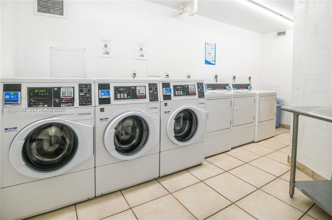 For Rent: $2,350 (2 beds, 2 baths, 1130 Square Feet)