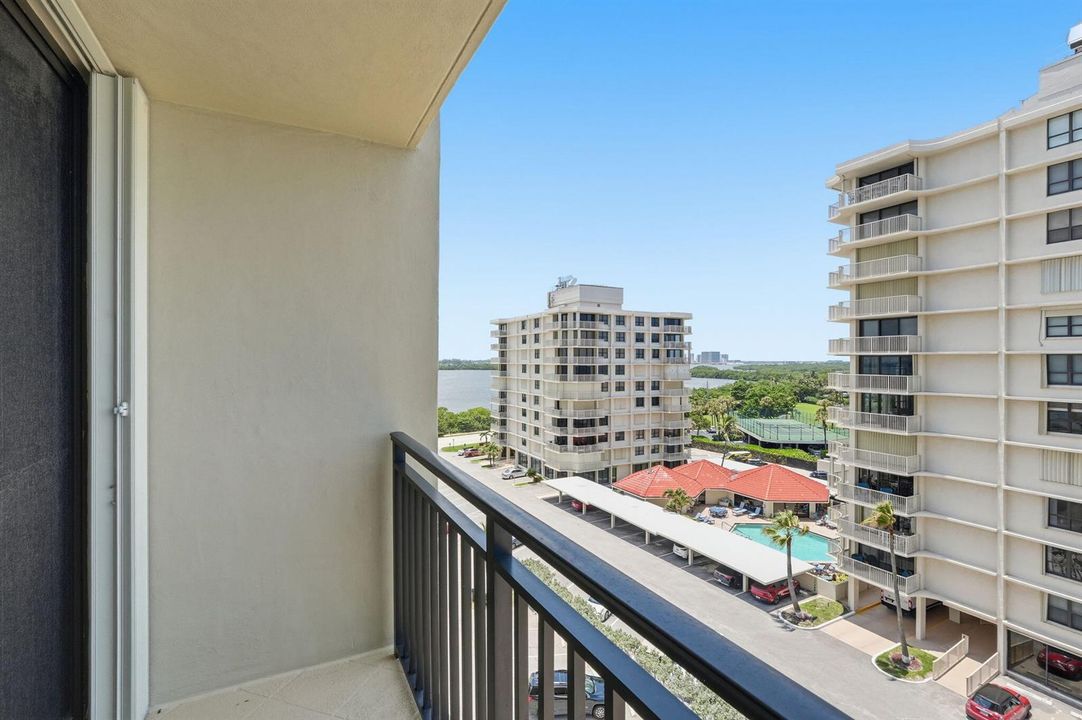 18-web-or-mls-5460_N_Ocean_Dr_Apt_6A_018