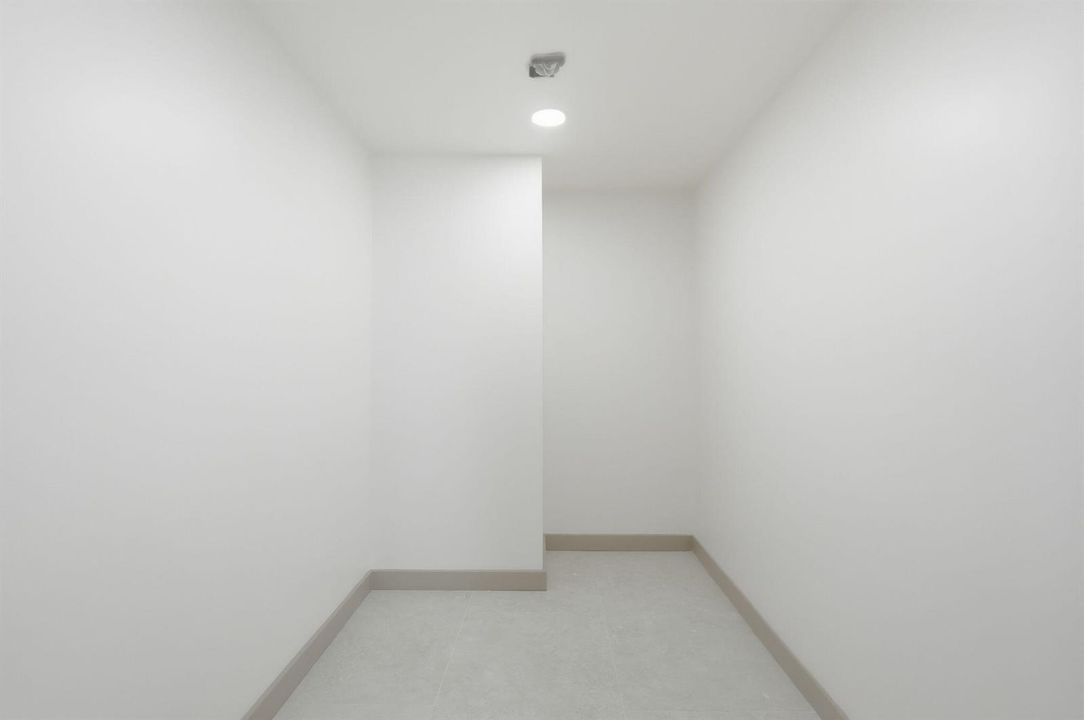 16-web-or-mls-5460_N_Ocean_Dr_Apt_6A_016