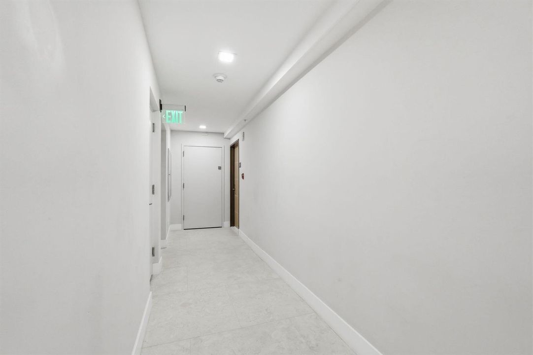 42-web-or-mls-5460_N_Ocean_Dr_Apt_6A_042