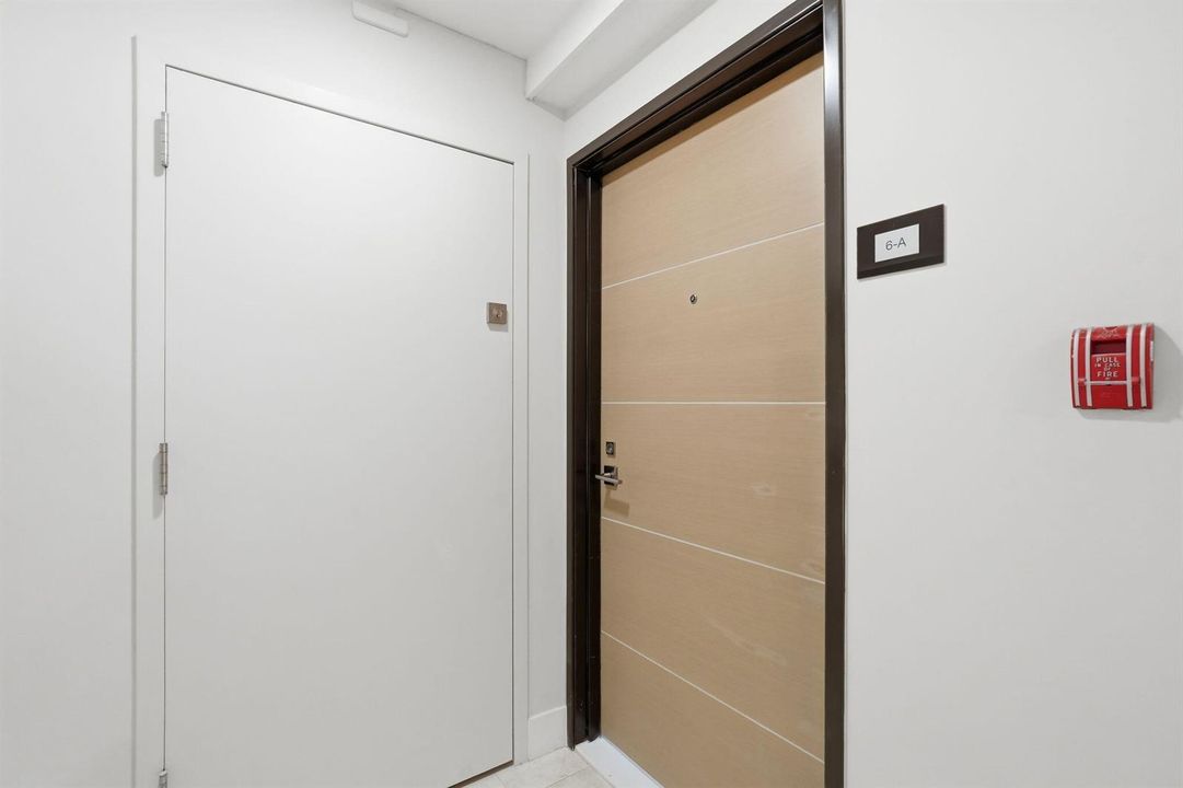 41-web-or-mls-5460_N_Ocean_Dr_Apt_6A_041