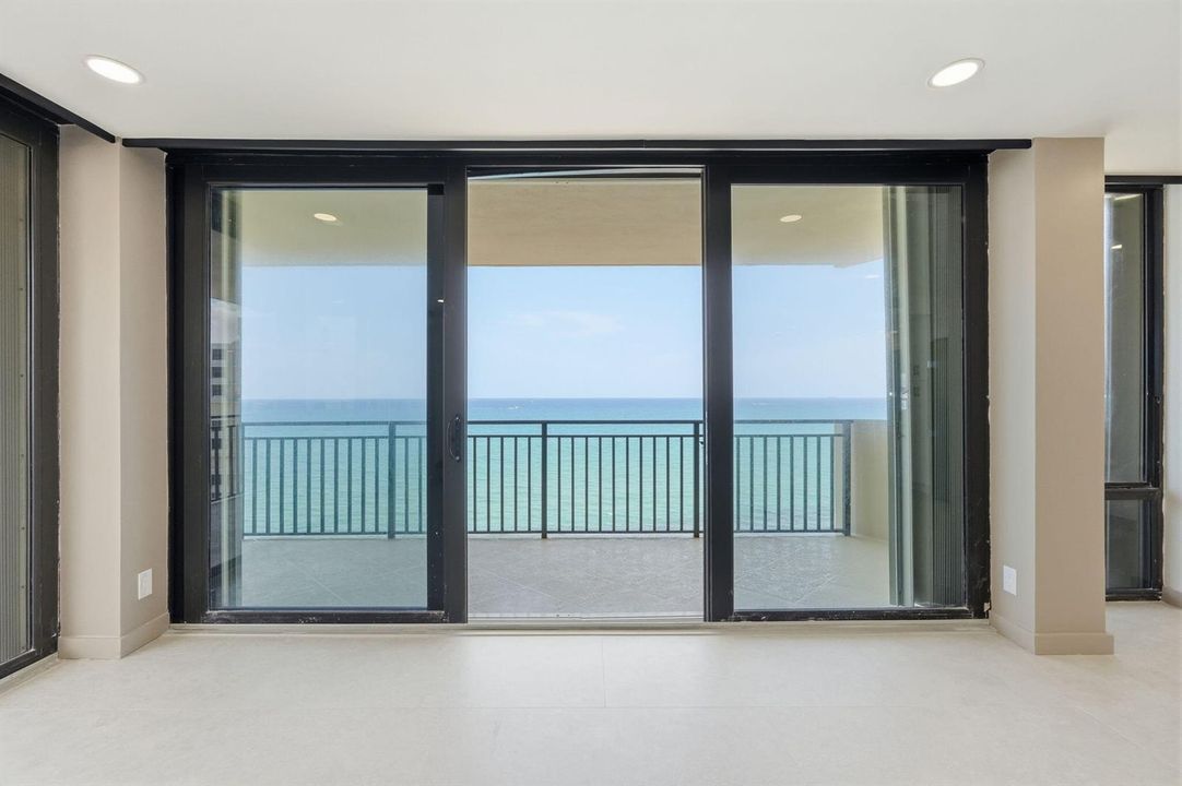 25-web-or-mls-5460_N_Ocean_Dr_Apt_6A_025