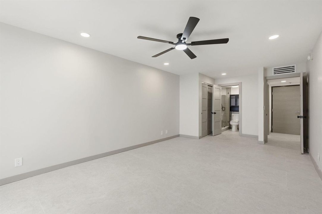 5-web-or-mls-5460_N_Ocean_Dr_Apt_6A_005