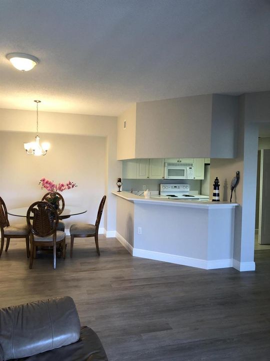 DIRECT ACCESS TO KITCHEN