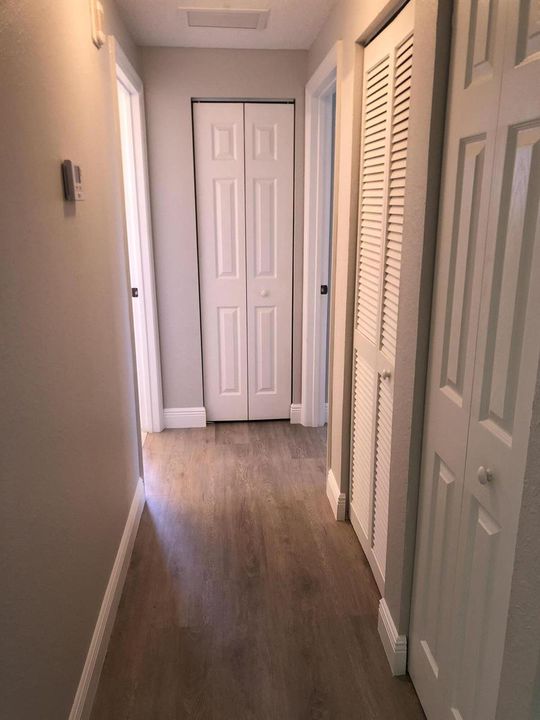 HALLWY TO MASTER BEDROOM