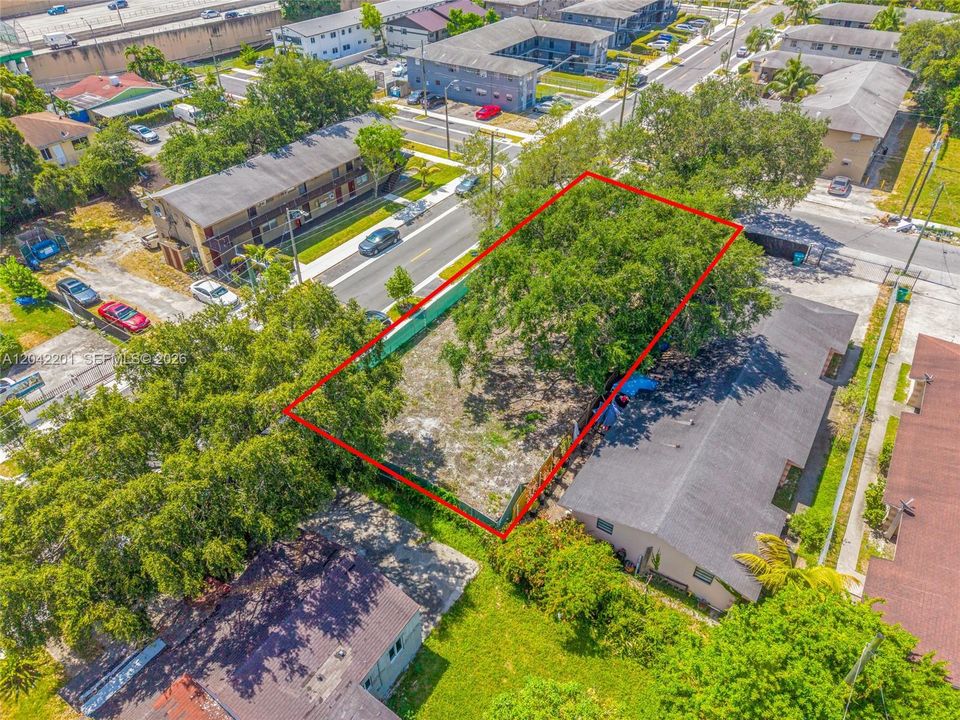 待售: $700,000 (0.17 acres)