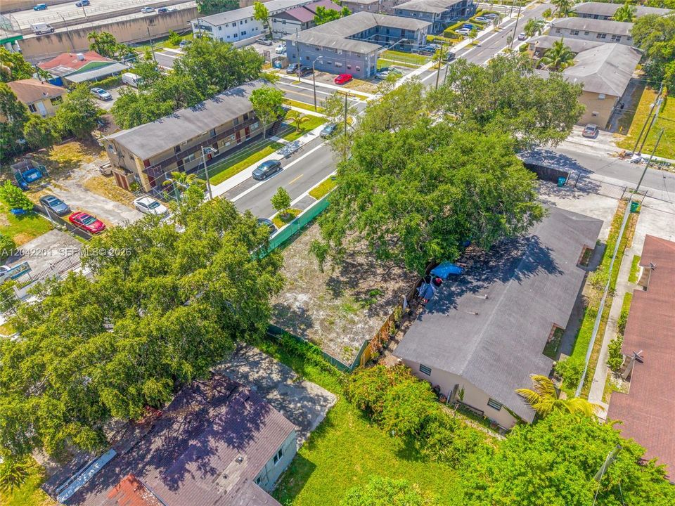 待售: $700,000 (0.17 acres)