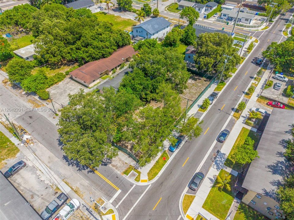 待售: $700,000 (0.17 acres)