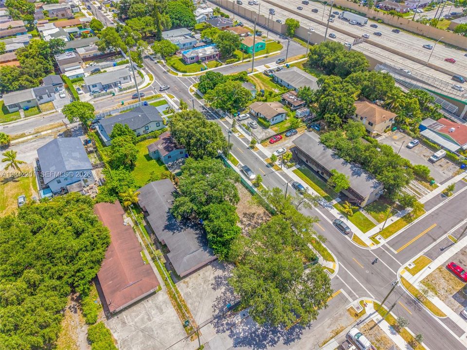 待售: $700,000 (0.17 acres)