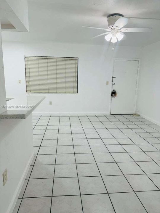 For Rent: $1,800 (1 beds, 1 baths, 583 Square Feet)