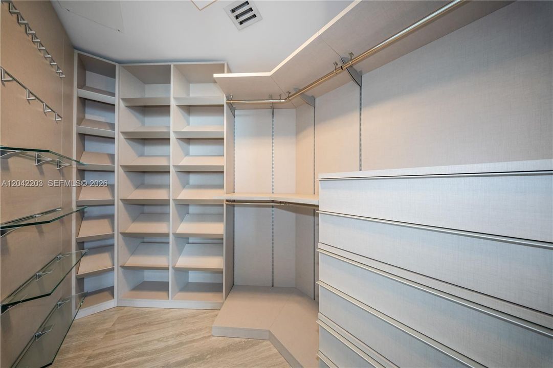 En Renta: $27,000 (2 camas, 2 baños, 2145 Pies cuadrados)