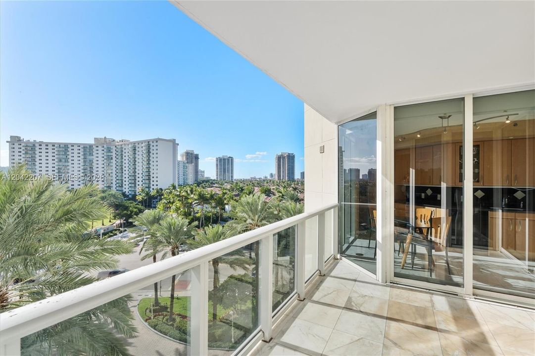 На продажу: $1,195,000 (2 спален, 2 ванн, 1457 Квадратных фут)