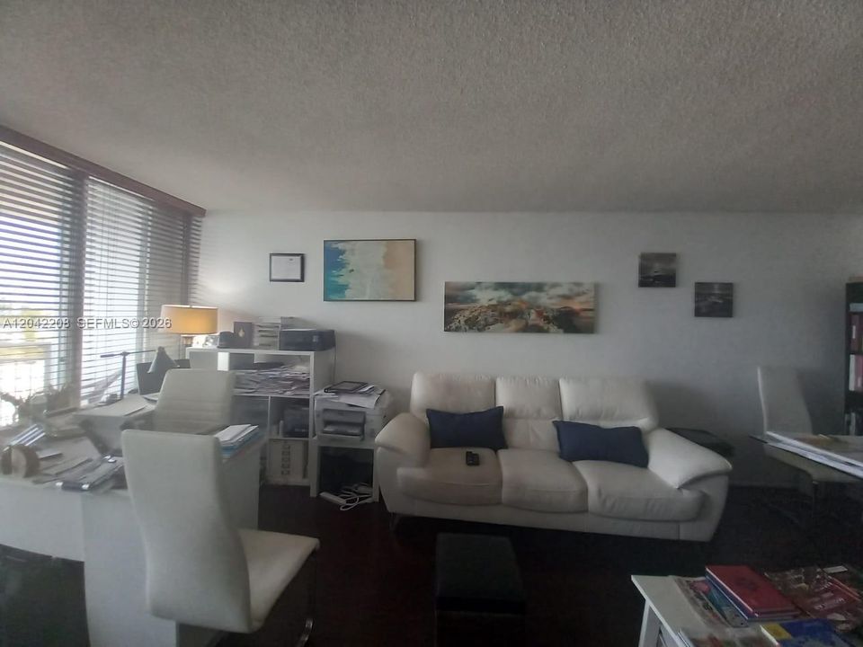 For Sale: $342,000 (2 beds, 2 baths, 1565 Square Feet)