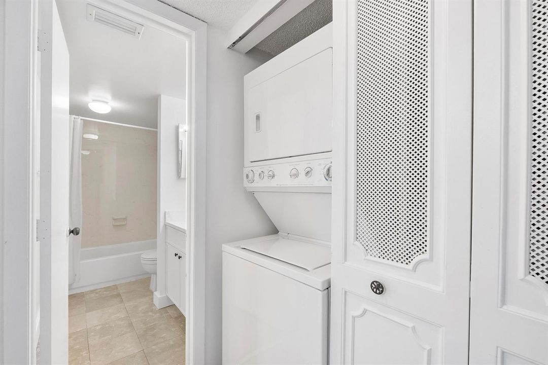 5828 Coral Lake Dr u304_028