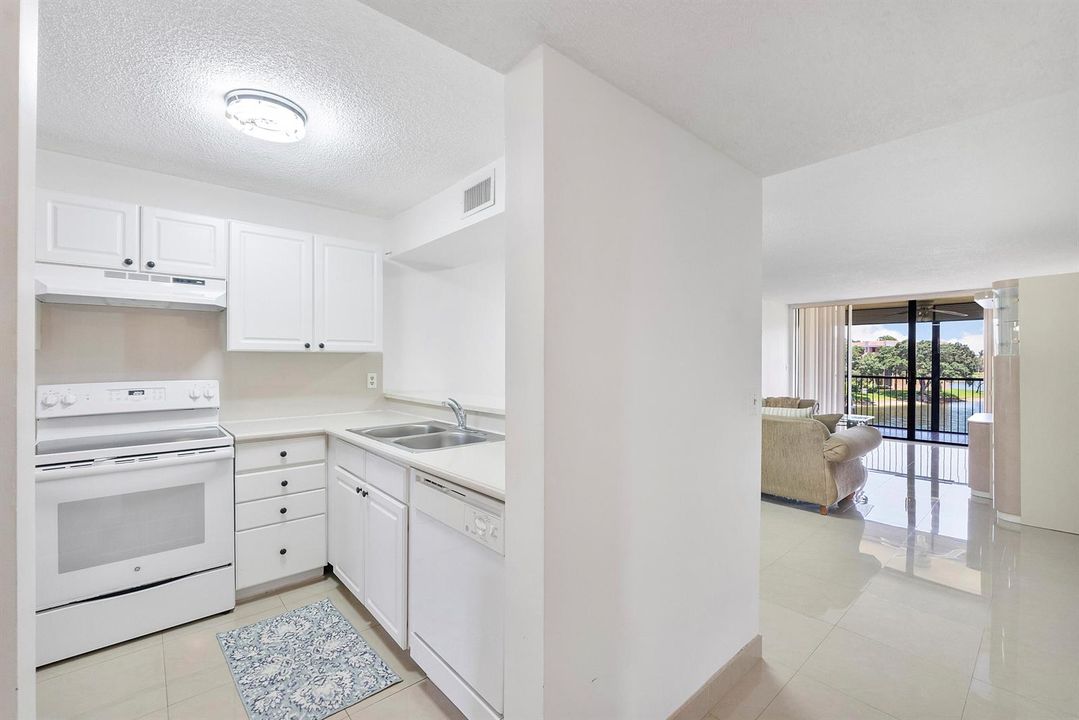 5828 Coral Lake Dr u304_039