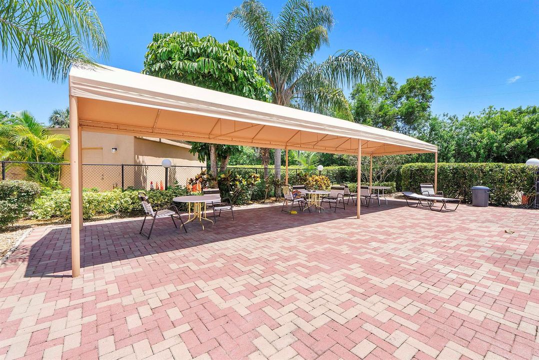 5828 Coral Lake Dr u304_057