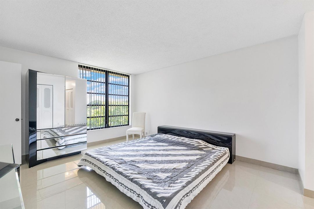 5828 Coral Lake Dr u304_033