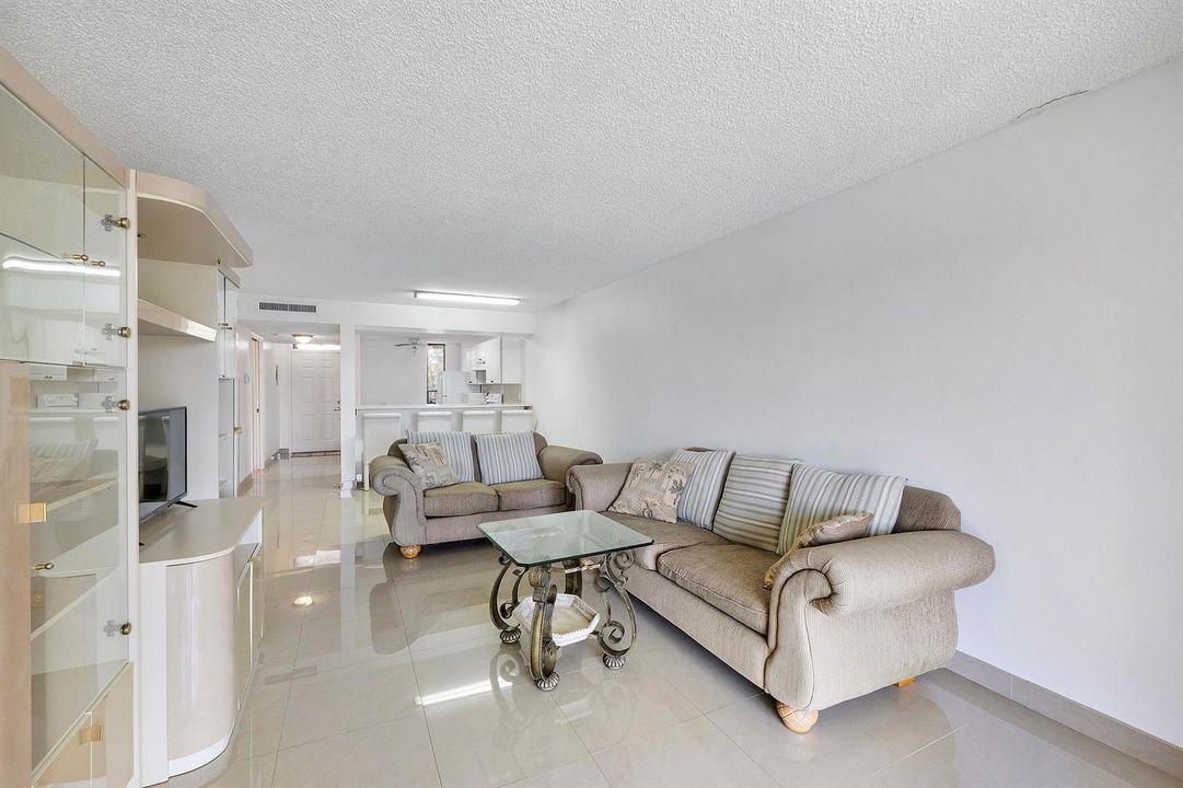5828 Coral Lake Dr u304_049