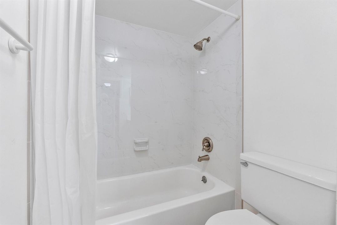 5828 Coral Lake Dr u304_031
