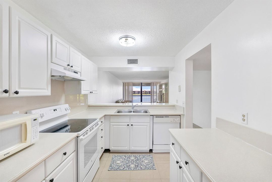 5828 Coral Lake Dr u304_043