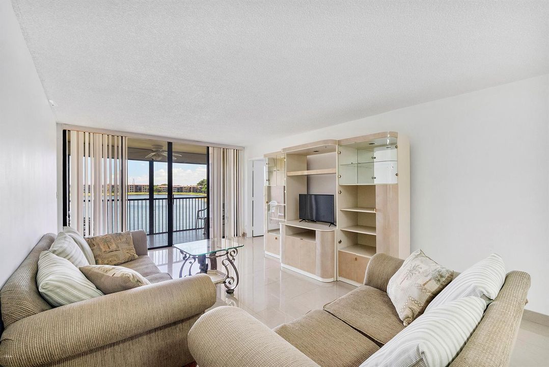 5828 Coral Lake Dr u304_046