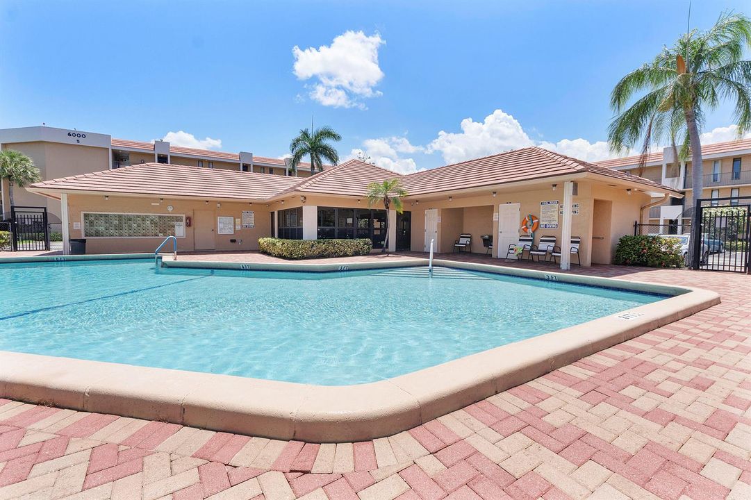 5828 Coral Lake Dr u304_054