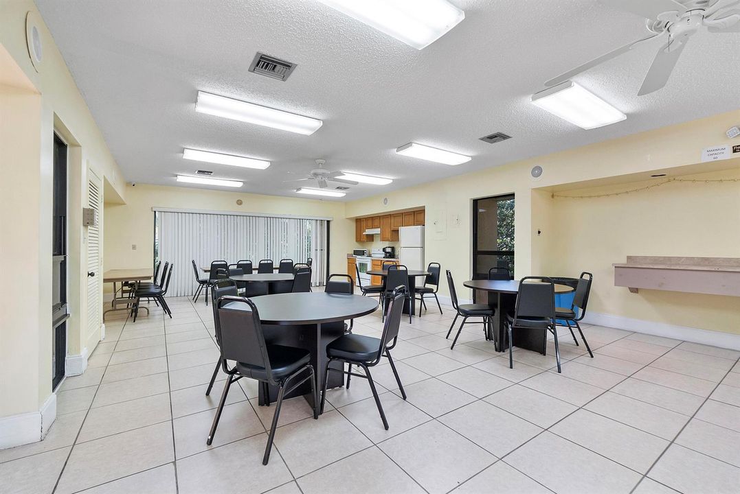 5828 Coral Lake Dr u304_063
