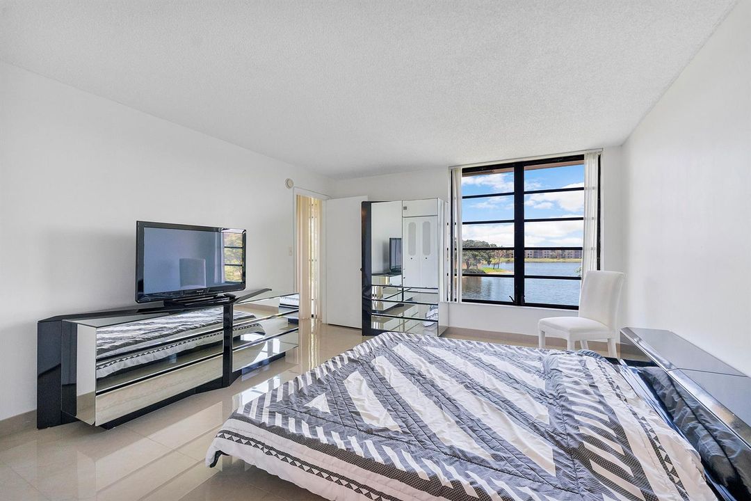 5828 Coral Lake Dr u304_034