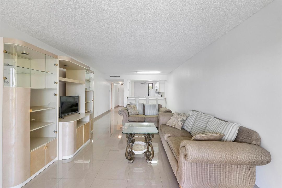 5828 Coral Lake Dr u304_048