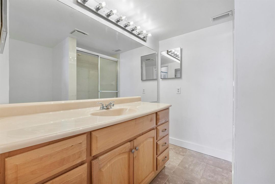 5828 Coral Lake Dr u304_036