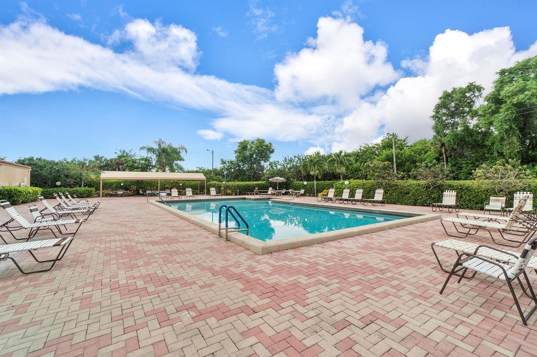 6324 Coral Lake Dr_39