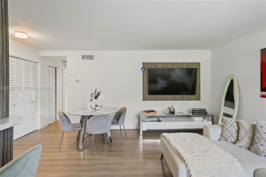 En Venta: $345,000 (1 camas, 1 baños, 667 Pies cuadrados)