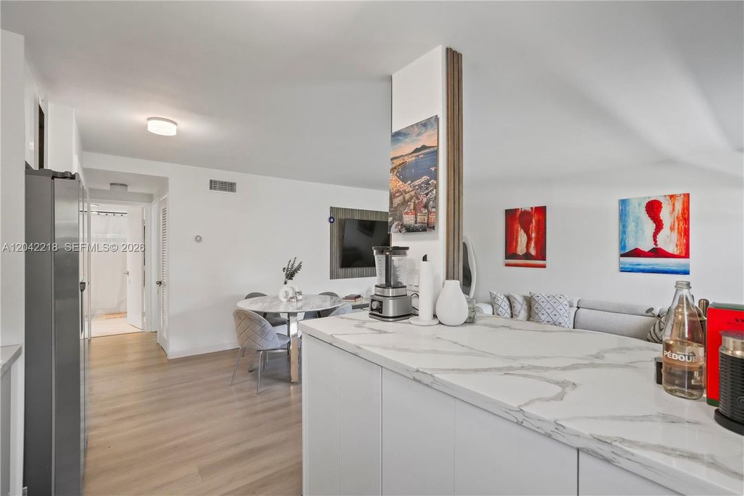 En Venta: $345,000 (1 camas, 1 baños, 667 Pies cuadrados)