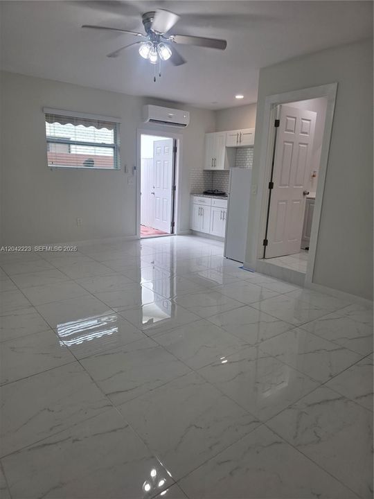 En Renta: $1,250 (0 camas, 1 baños, 2242 Pies cuadrados)