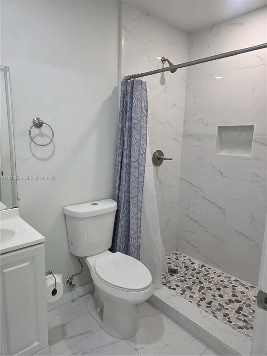 En Renta: $1,250 (0 camas, 1 baños, 2242 Pies cuadrados)