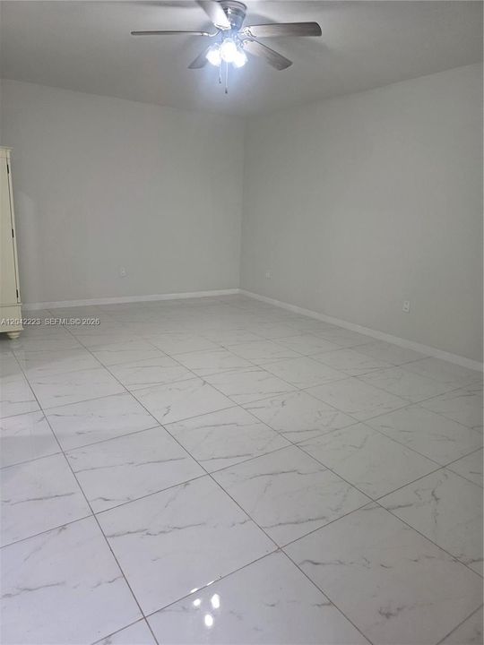 En Renta: $1,250 (0 camas, 1 baños, 2242 Pies cuadrados)
