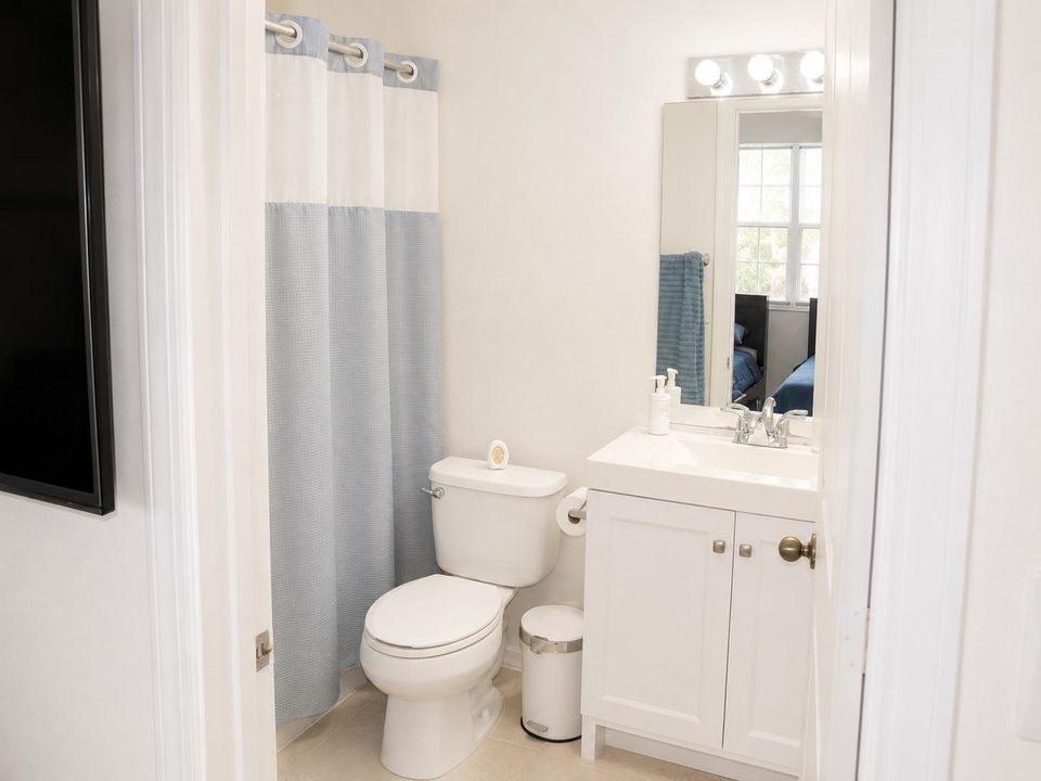 18-2nd bathroom