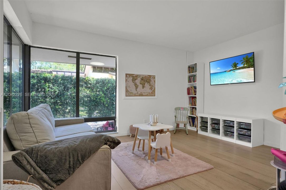 For Sale: $1,750,000 (5 beds, 3 baths, 3914 Square Feet)