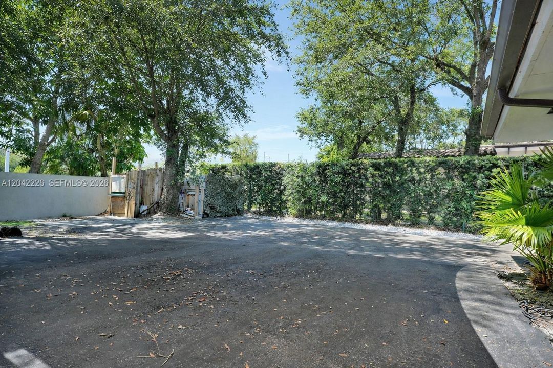 For Sale: $1,750,000 (5 beds, 3 baths, 3914 Square Feet)