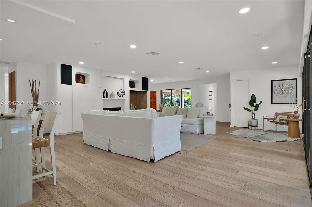 For Sale: $1,750,000 (5 beds, 3 baths, 3914 Square Feet)
