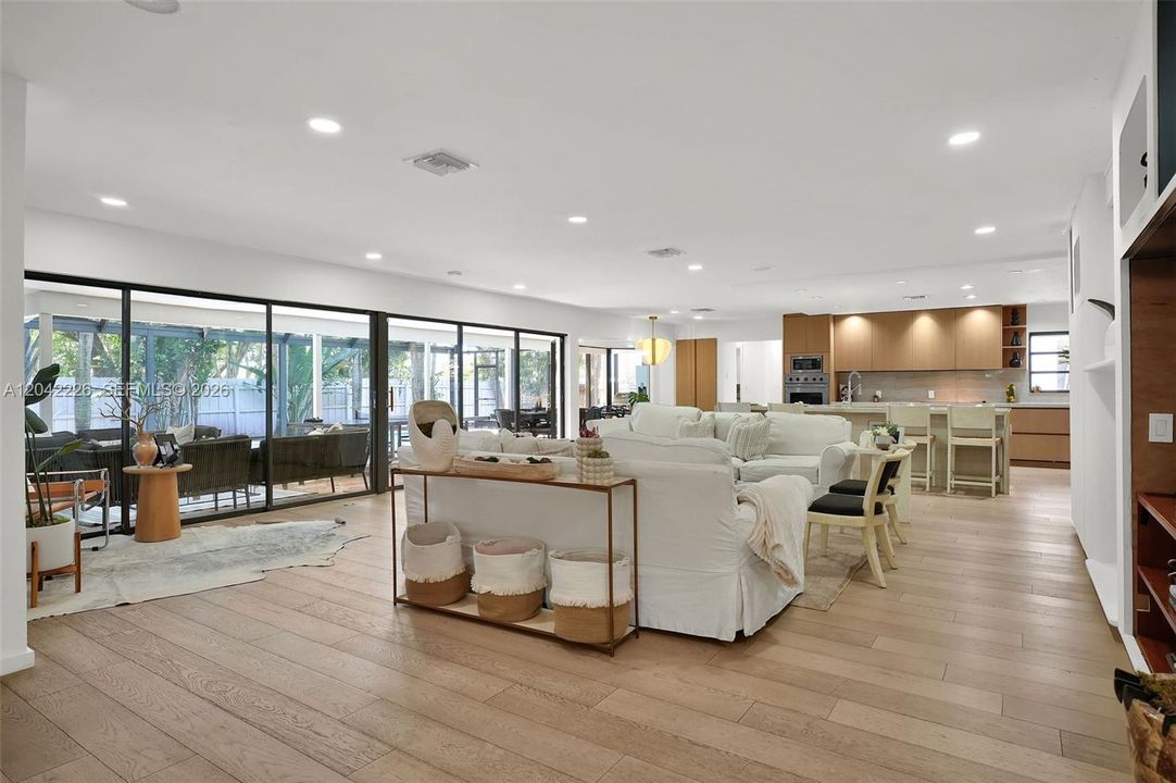 For Sale: $1,750,000 (5 beds, 3 baths, 3914 Square Feet)