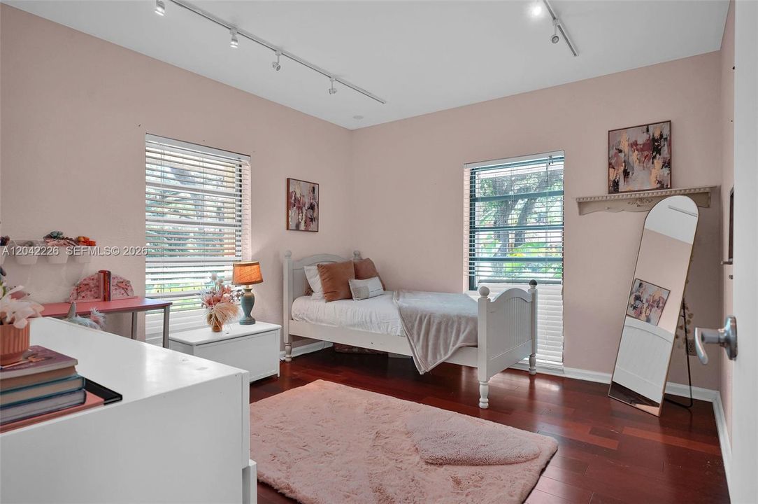 For Sale: $1,750,000 (5 beds, 3 baths, 3914 Square Feet)
