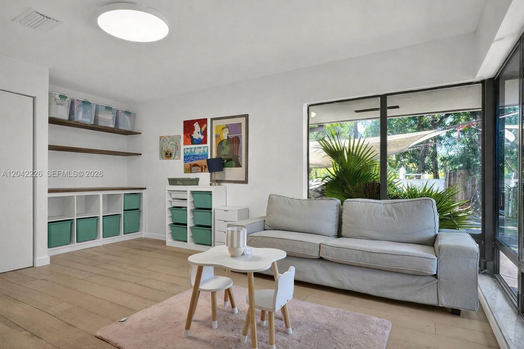 For Sale: $1,750,000 (5 beds, 3 baths, 3914 Square Feet)