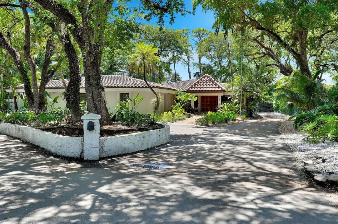 For Sale: $1,750,000 (5 beds, 3 baths, 3914 Square Feet)