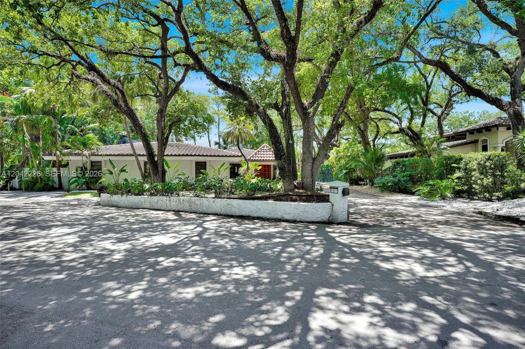 For Sale: $1,750,000 (5 beds, 3 baths, 3914 Square Feet)
