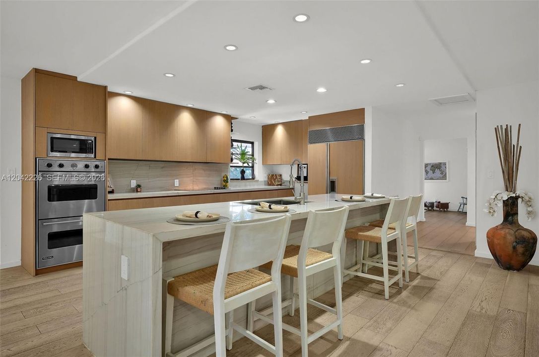 For Sale: $1,750,000 (5 beds, 3 baths, 3914 Square Feet)